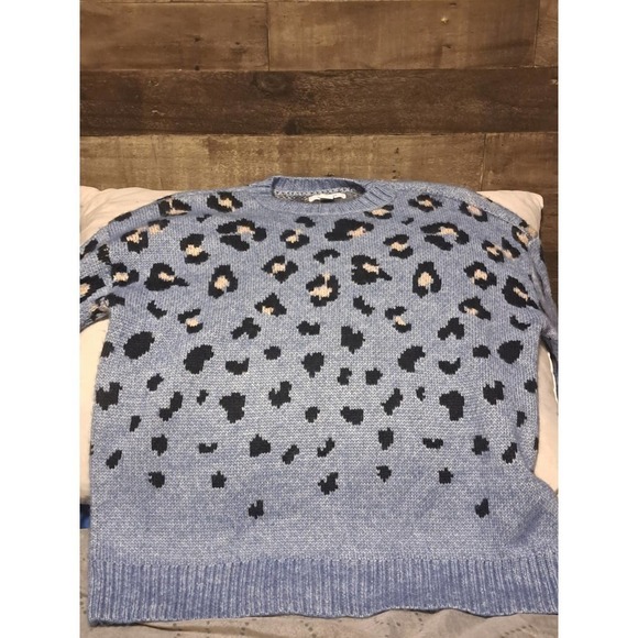 Nine West Women's Long Sleeve Light Blue Cheetah Print Pullover - Picture 2 of 4